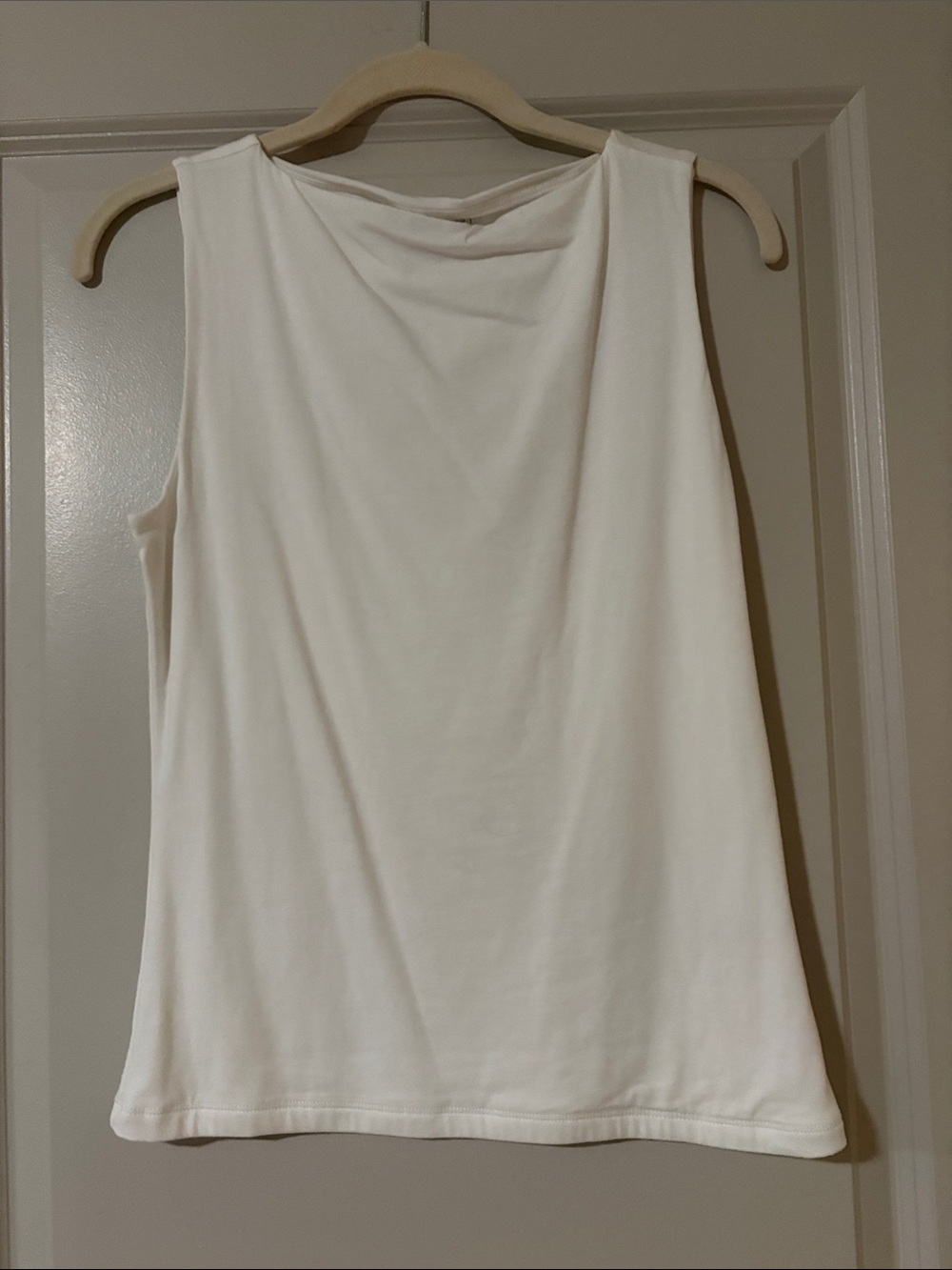 Tahari White Sleeveless Tank Top
